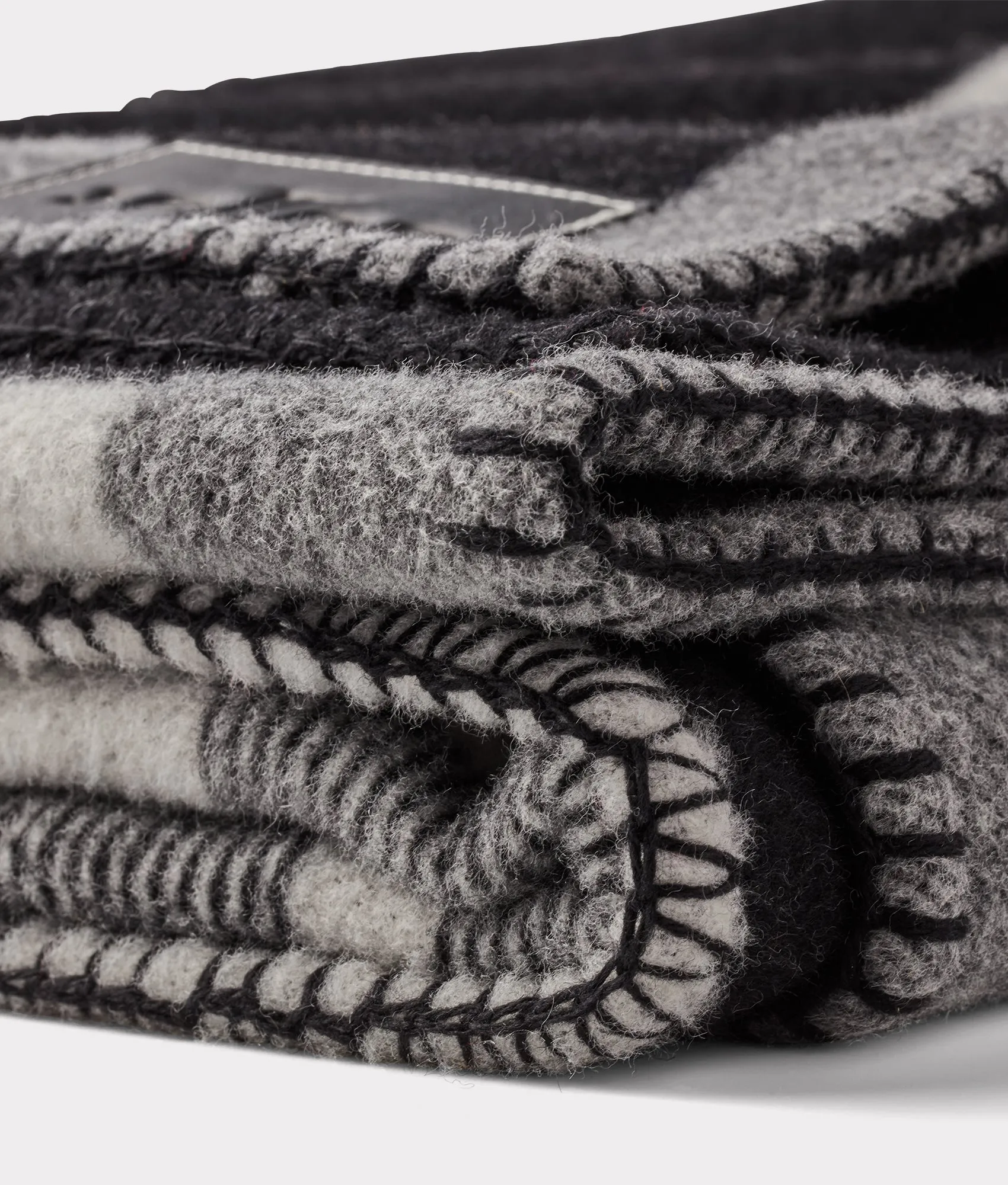 Heritage Blanket :: Black