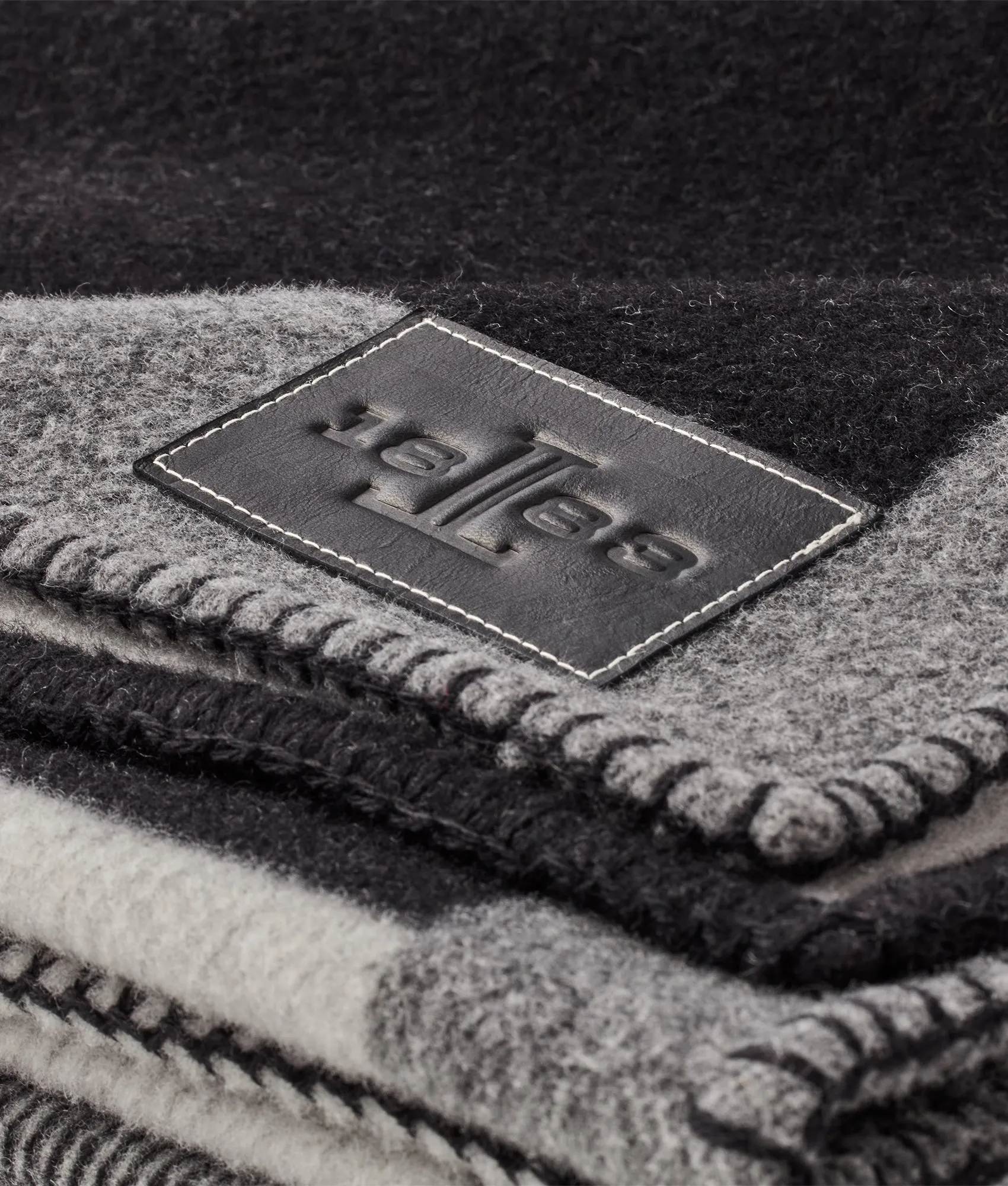 Heritage Blanket :: Black