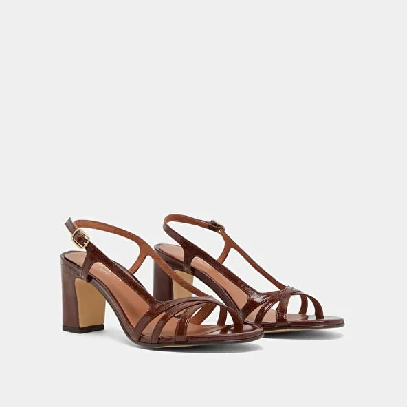 High-heeled sandals in brown shiny leather