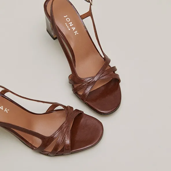 High-heeled sandals in brown shiny leather