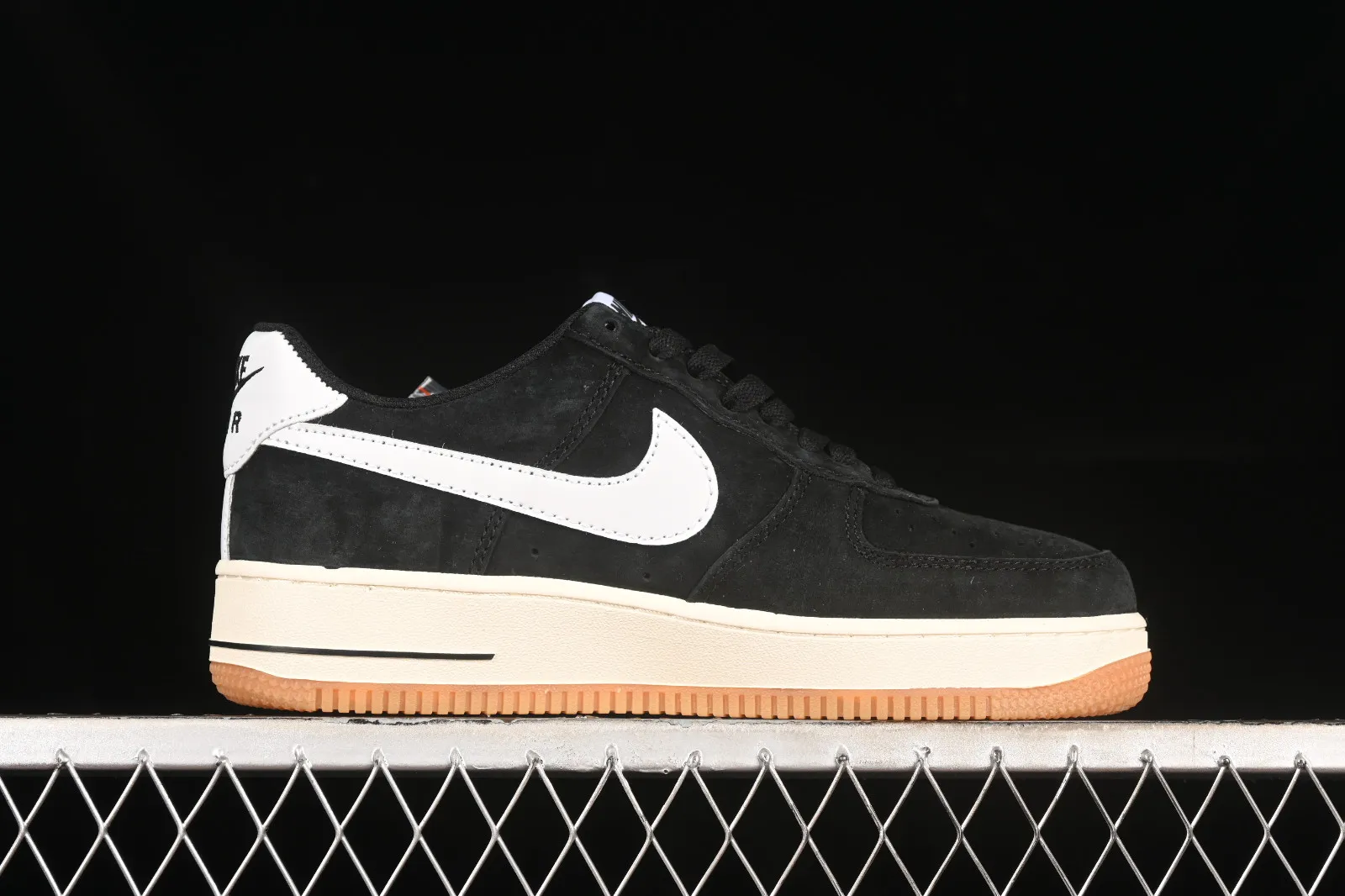 Nike Air Force 1 07 Low Black White Gum AV0383-232