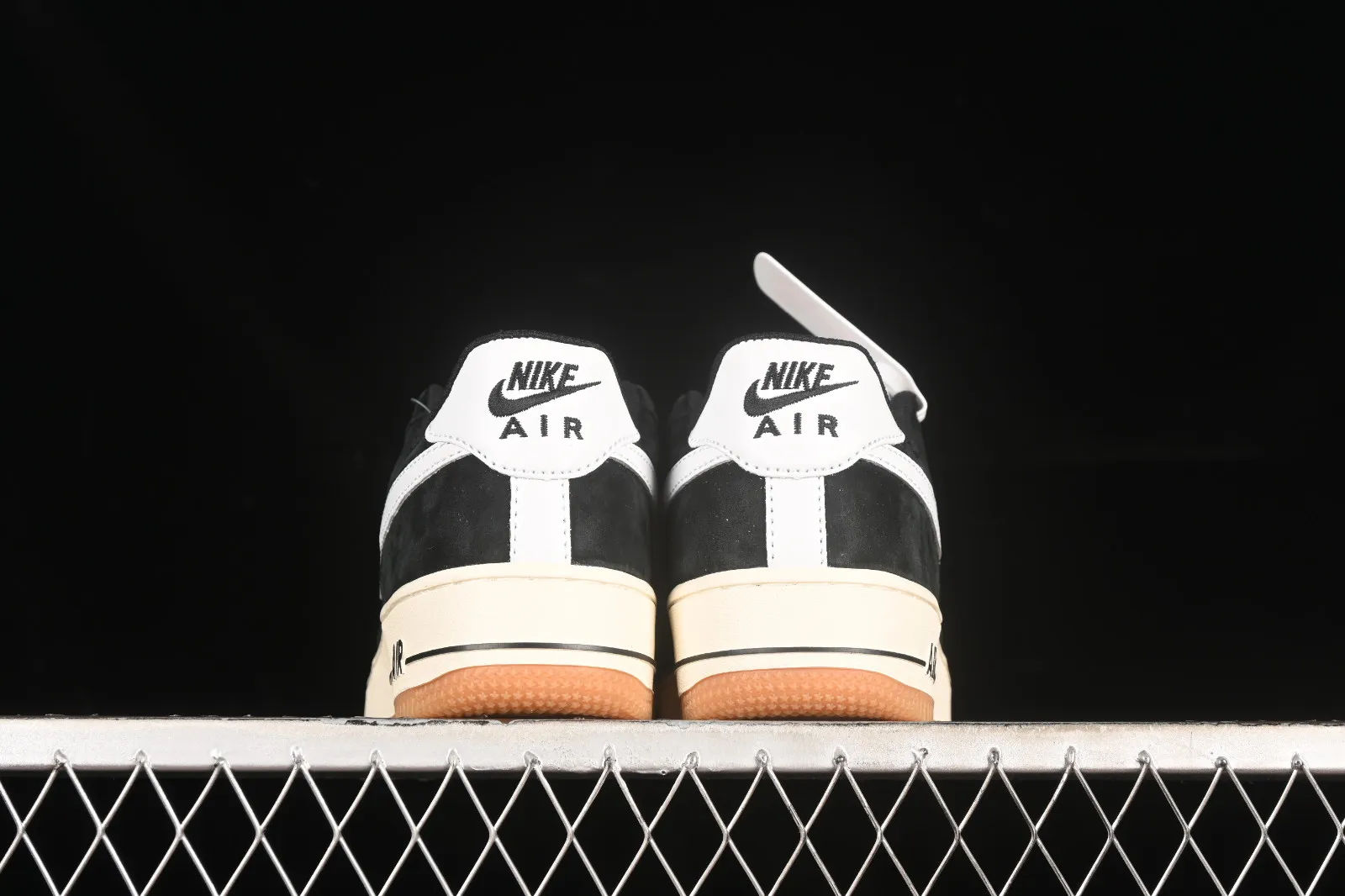 Nike Air Force 1 07 Low Black White Gum AV0383-232