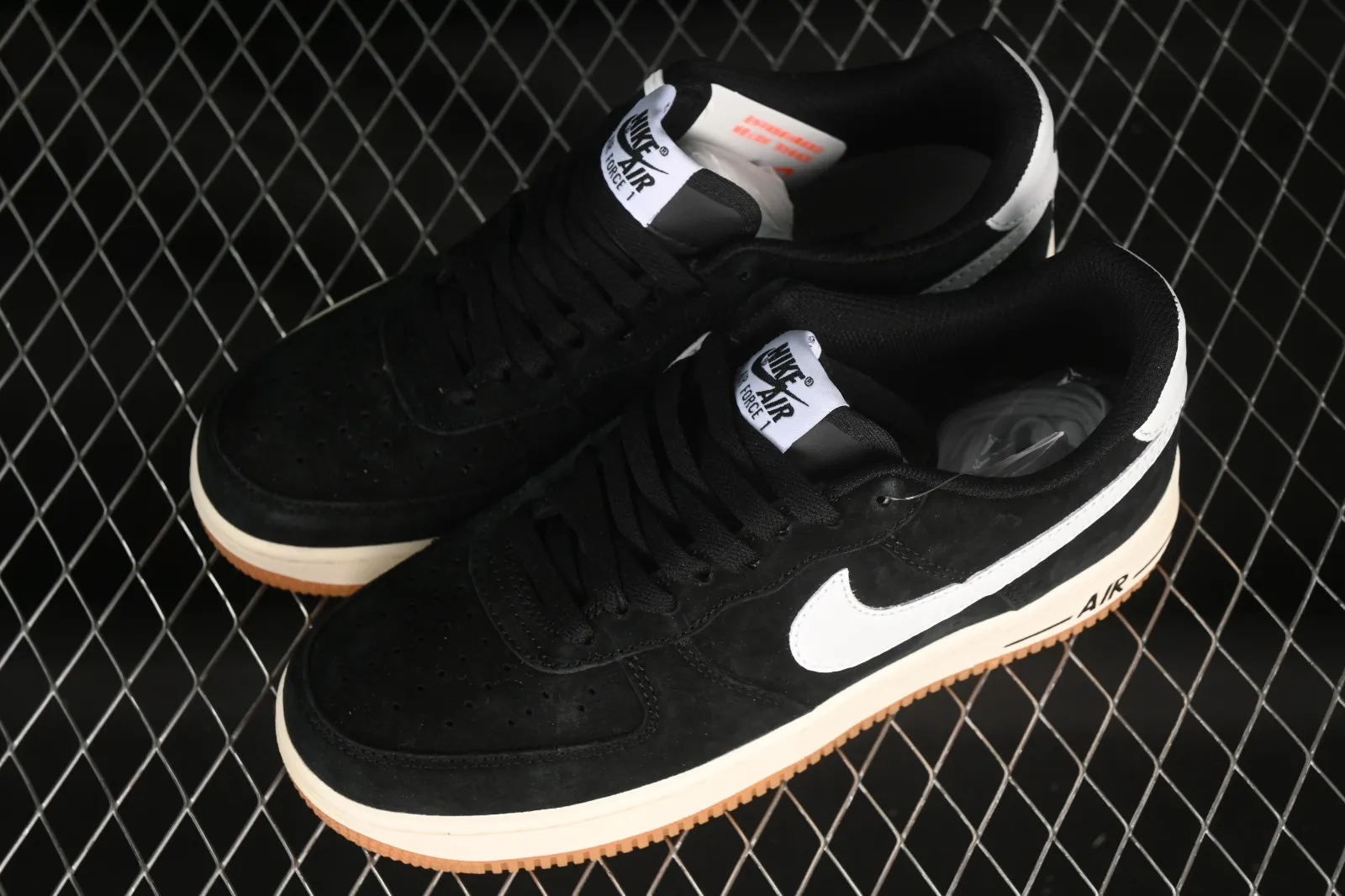 Nike Air Force 1 07 Low Black White Gum AV0383-232