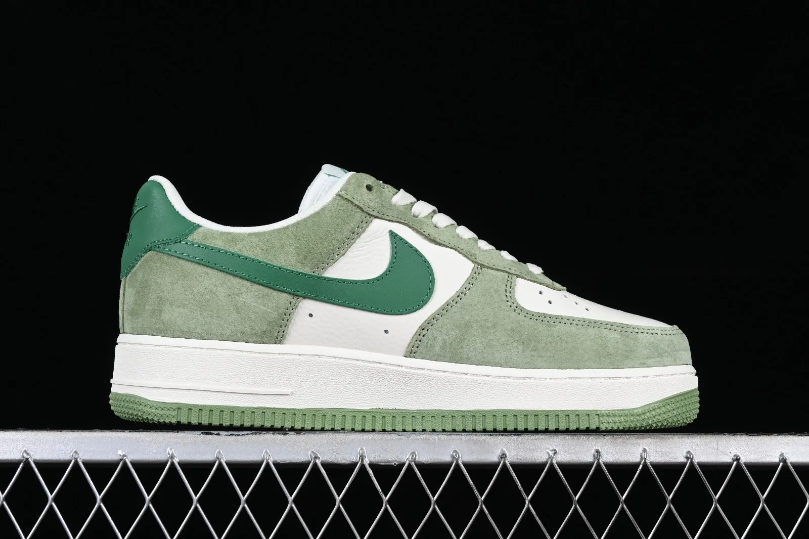 Nike Air Force 1 07 Low Suede Green White FF7795-111