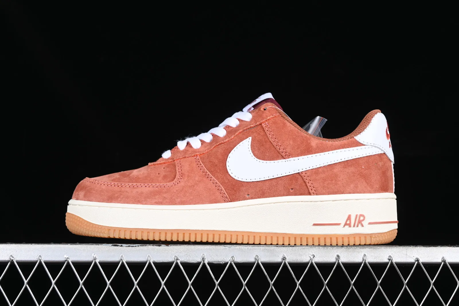 Nike Air Force 1 07 Low Suede White Orange AV0383-221