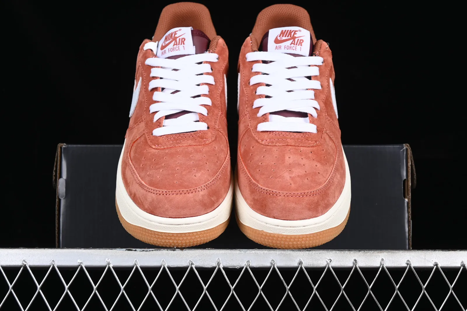 Nike Air Force 1 07 Low Suede White Orange AV0383-221