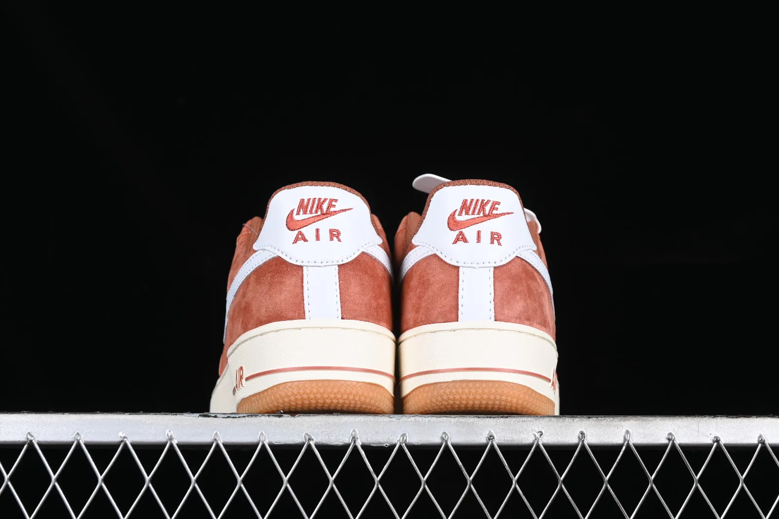 Nike Air Force 1 07 Low Suede White Orange AV0383-221