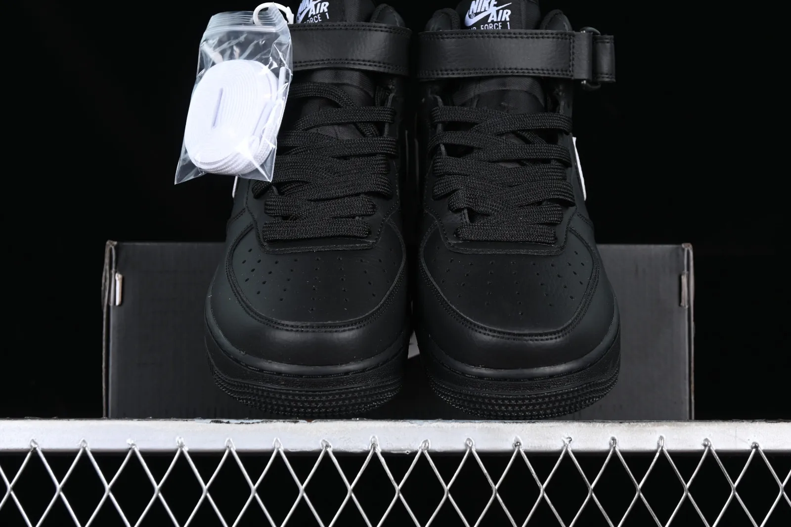 Nike Air Force 1 07 Mid Black White HK5622-955