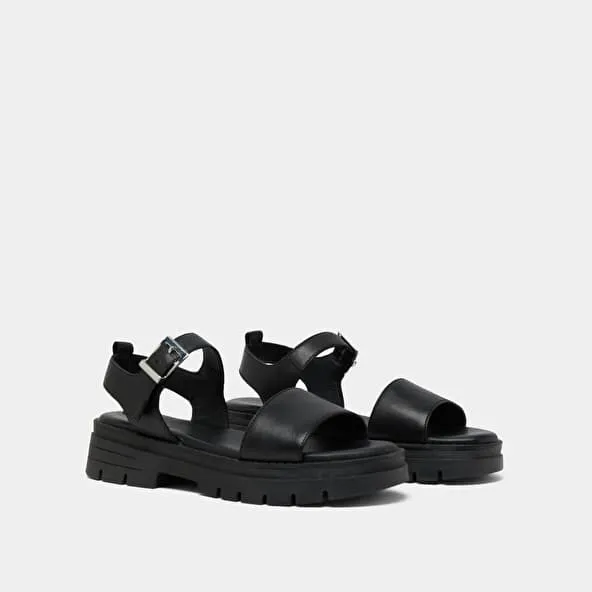 Platform sandals with straps in black leather