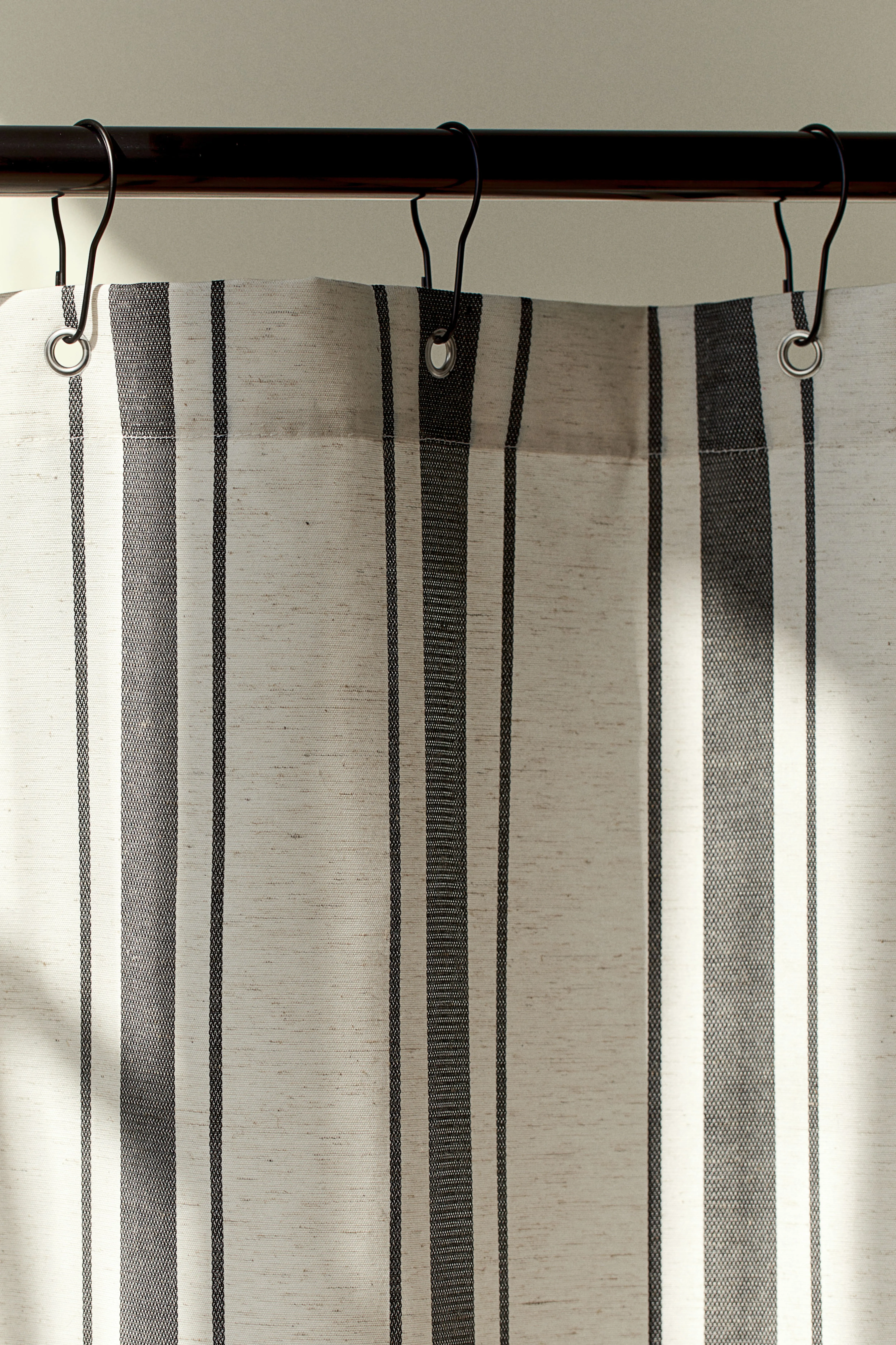 Striped shower curtain - Black/Striped - Home All | H&M GB